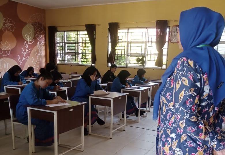 Siswa Kelas XII SMKN 3 Tanjungpandan Ikuti Ujian Sumatif 2024 